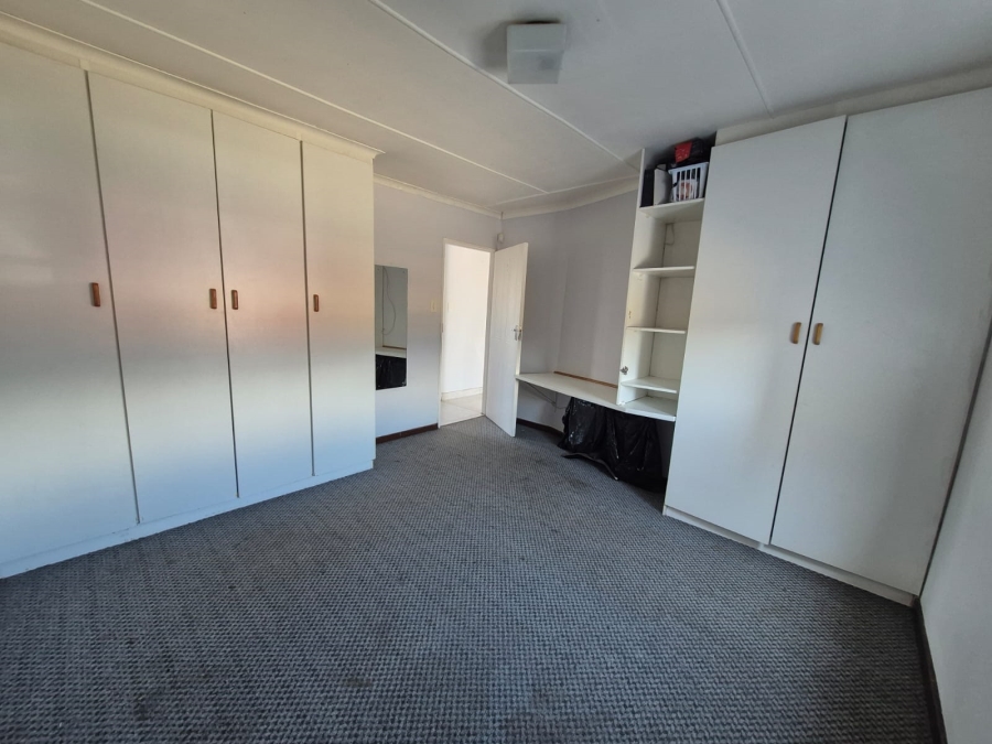 To Let 3 Bedroom Property for Rent in Somerset Park Western Cape